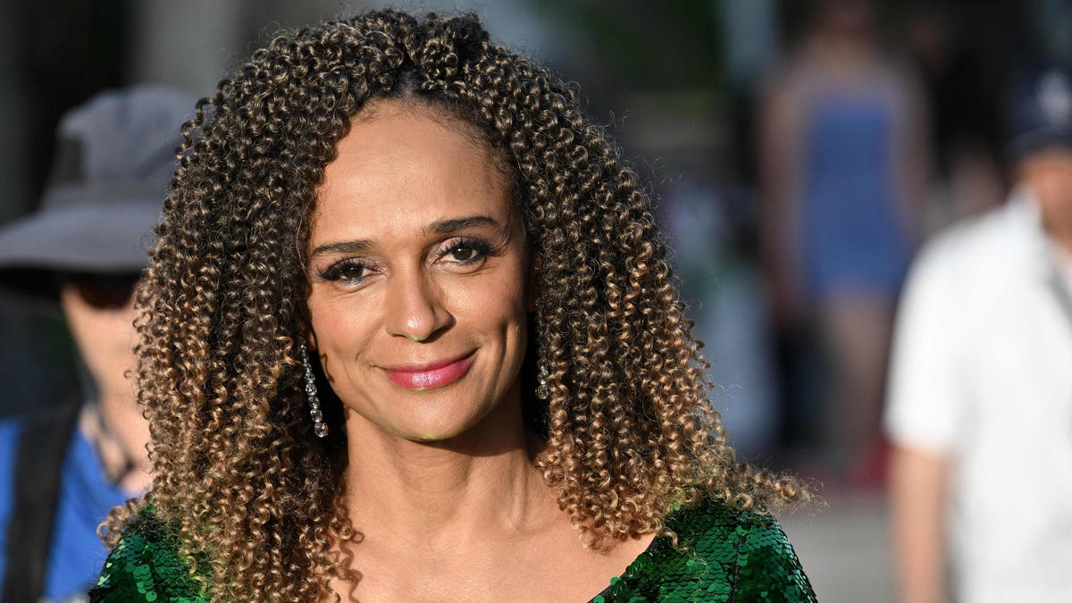 Angola Issues Warrant Against Former Billionaire And Daughter Of Ex-President Dos Santos